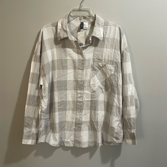 H&M gray and white button-down flannel oversized fit - Picture 1 of 4